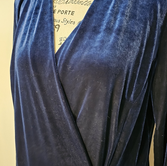 BREATHTAKING!! SIMPLY STUNNING BLUE DRESS!! 💙 💙 💙 - Picture 3 of 11